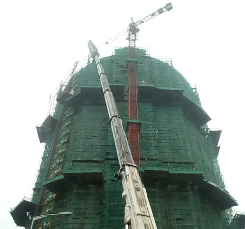 绍兴市吊车在工地上作业